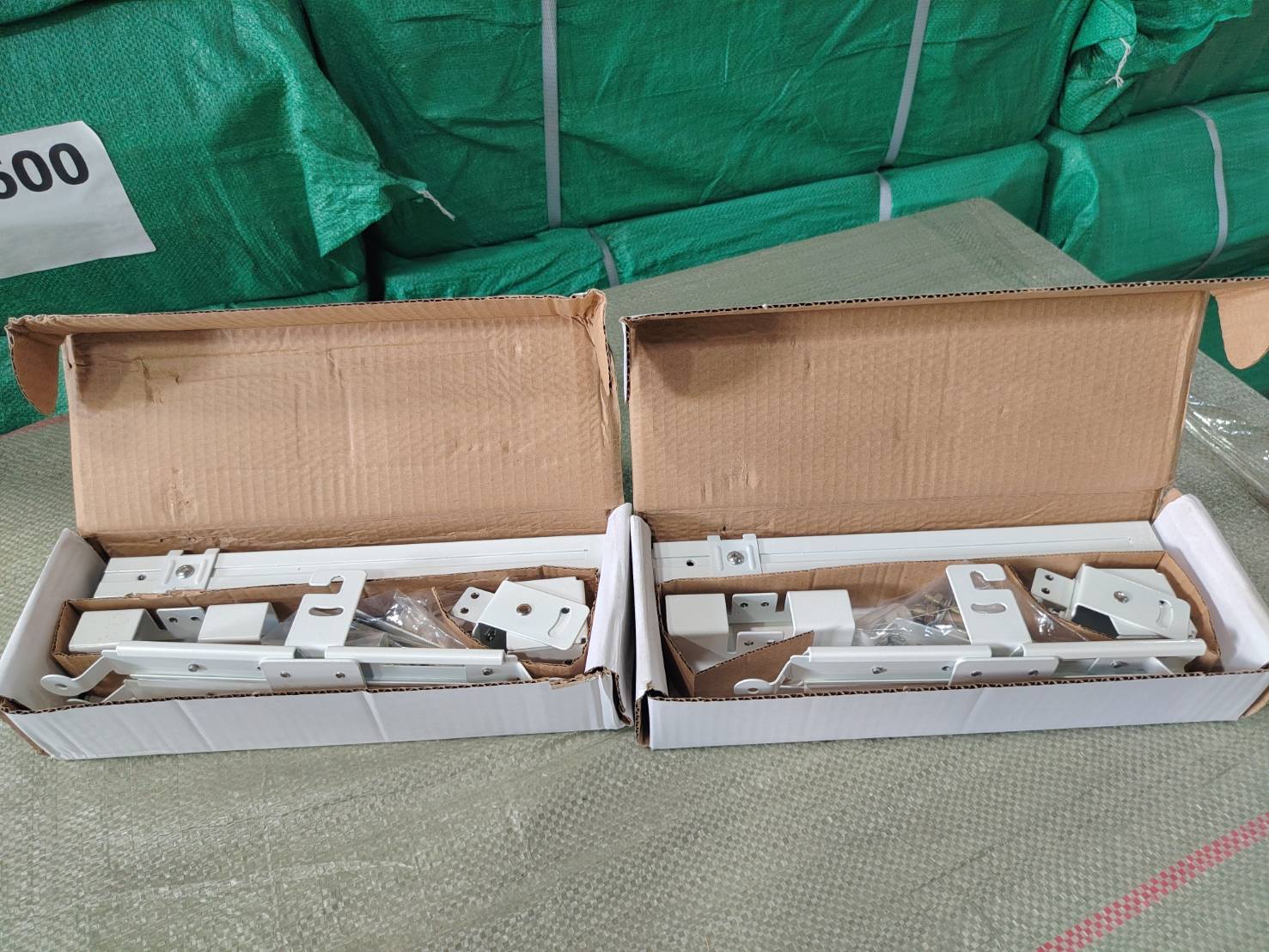 ขาแขวนโปรเจคเตอร์ ปรับความยาวได้ 35-50ซม.ใช้ได้กับโปรเจคเตอร์ทุกรุ่น